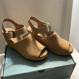 TOMS wedge Sandls